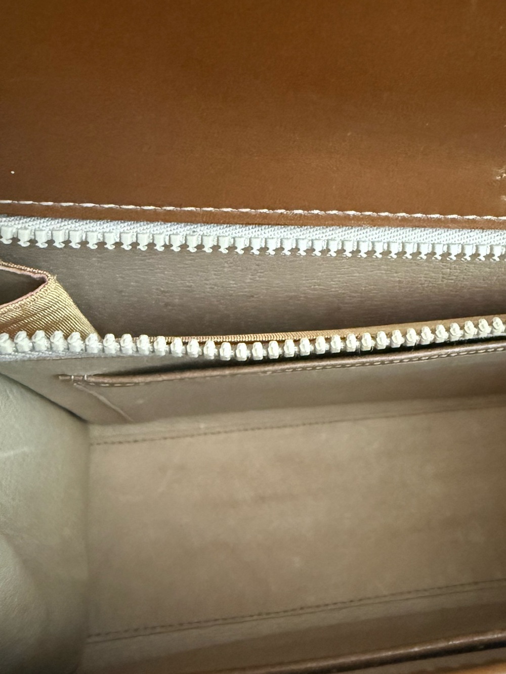 Gucci Brown Leather Top-Handle with Gold Hardware - Picture 9 of 17